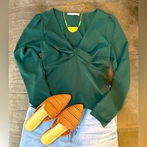 Abercrombie & Fitch blouse. Beautiful emerald green.